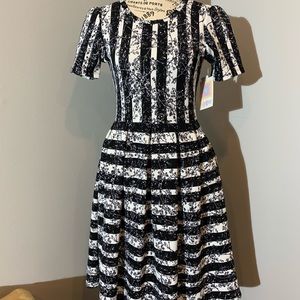 Black & White House LuLaRoe Amelia dress